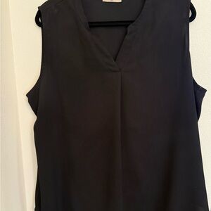 Chic Black V-Neck Sleeveless Blouse